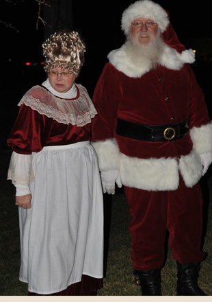 Mrs-Claus-and-Santa